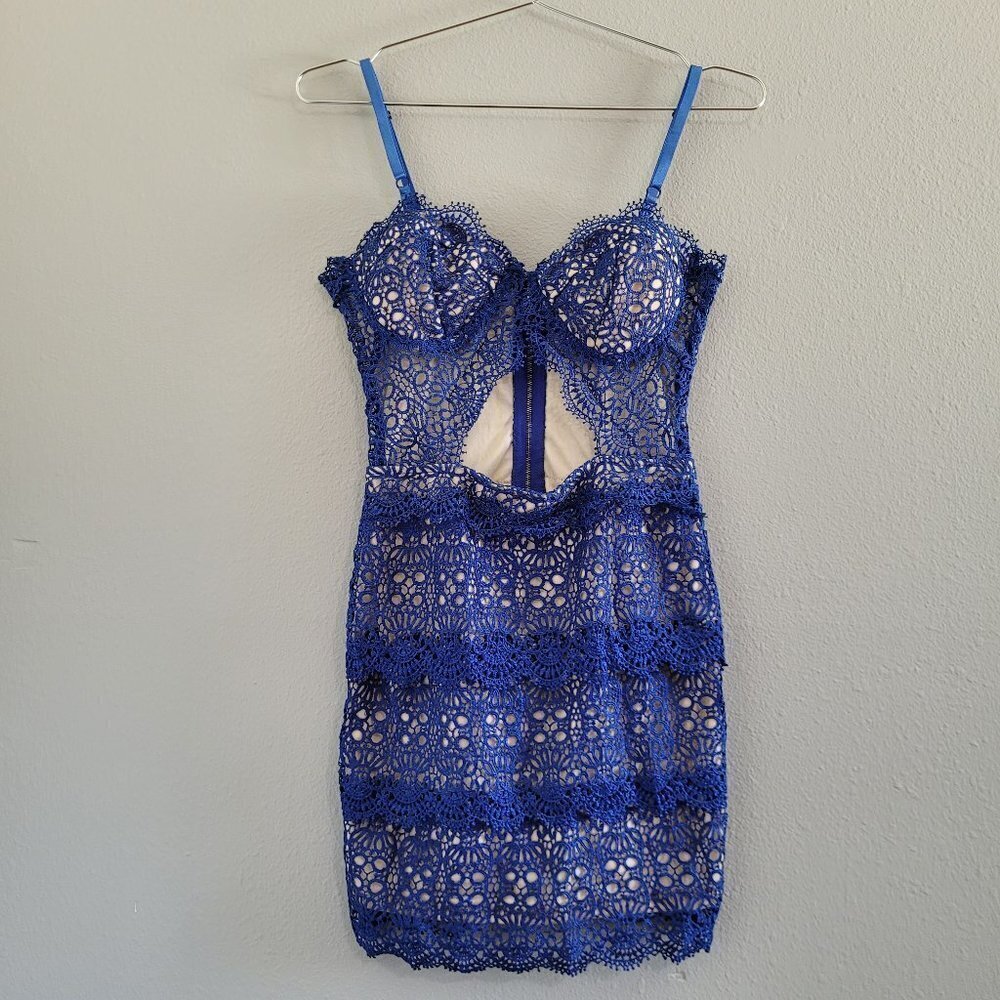 Lac Bleu | Blue Lace Sweetheart Neckline Strappy Mini Dress With Cutout